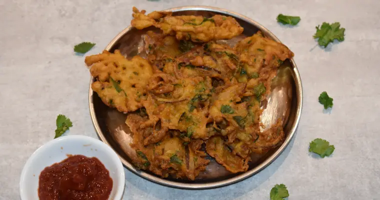 Pyaj and aloo pakora | Onion and potato fritters